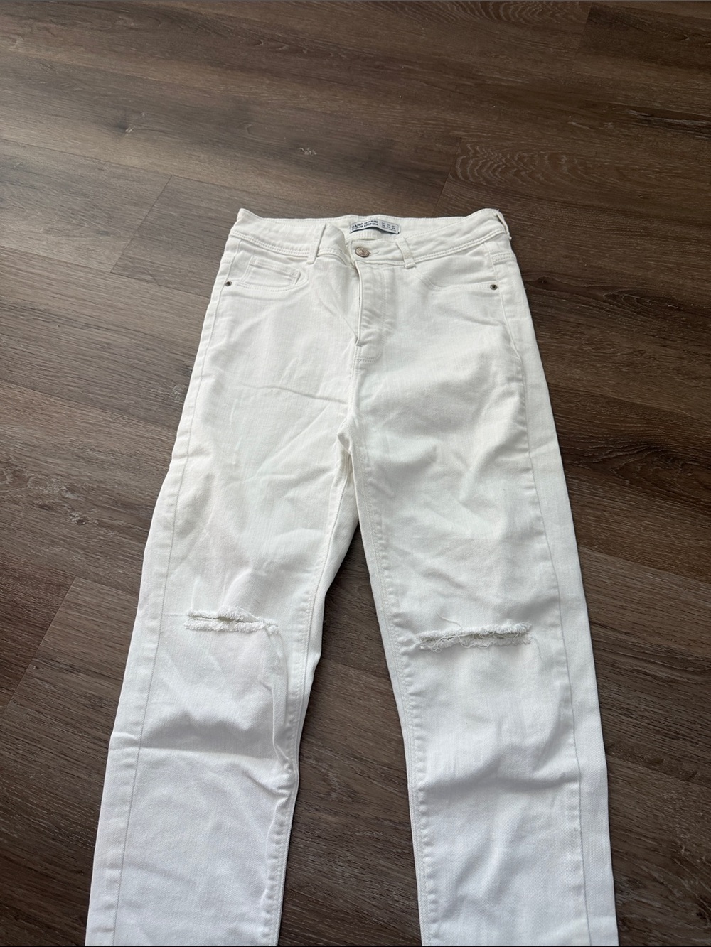 Zara White Skinny Jeans with Knee Rips - Picture 2 of 7